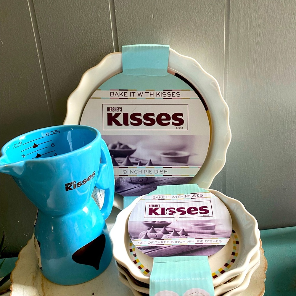 5 PIECE HERSHEY BAKEWARE BNIB SEE PICTURES FOR SIZE DETAILS